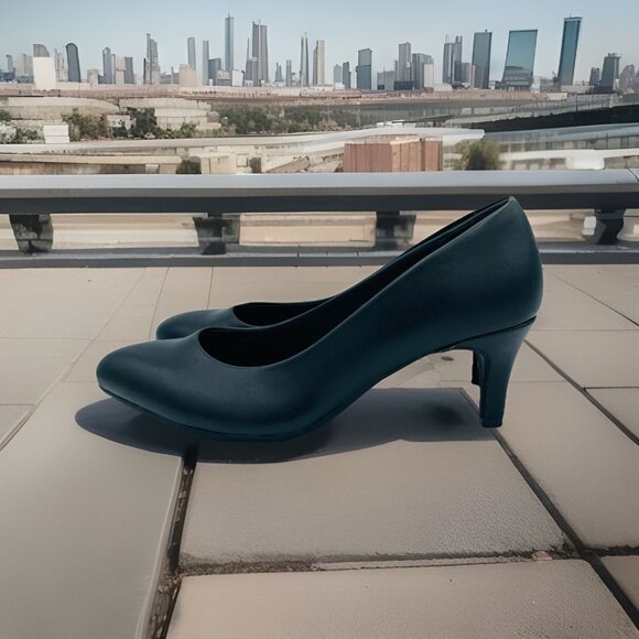 Time and Tru Shoes Womens Size 7.5 Wide Black Kitten Heels Slip On Career Office - Picture 2 of 12